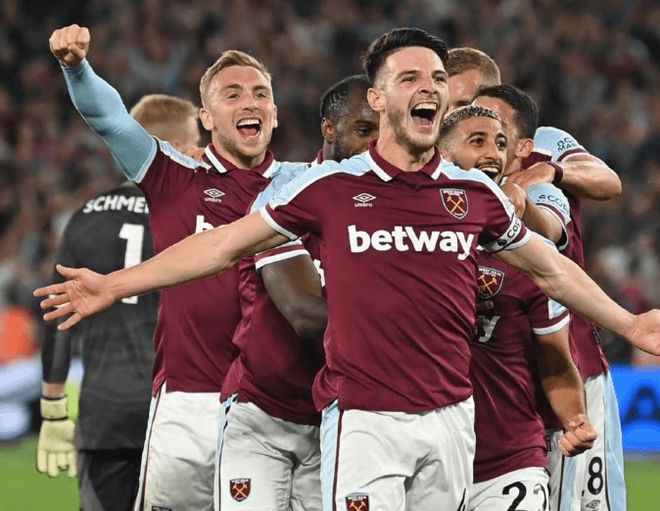 拦都拦不住！对手疑肘击队友，梅西出头“教育”阿根廷老乡