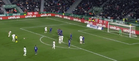 巴萨官方：特尔施特根已获医疗许可，入选对阵法兰克福大名单